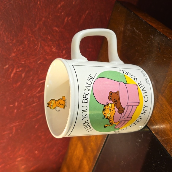 Enesco-Garfield Mug-by Jim Davis-"I like you because...you keep my chair warm" - Picture 1 of 8